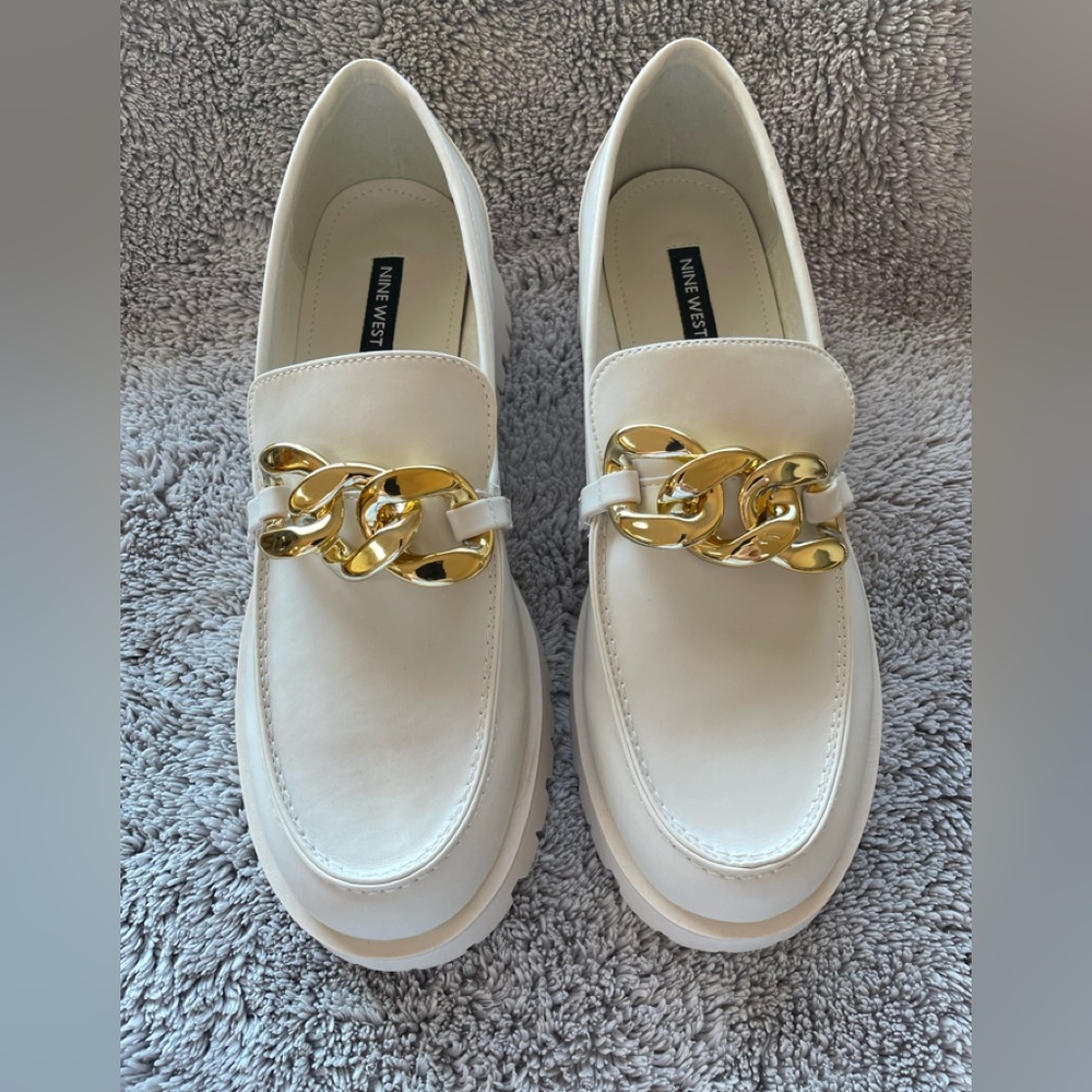 Woman's Nine West Loafer. Size 9. New